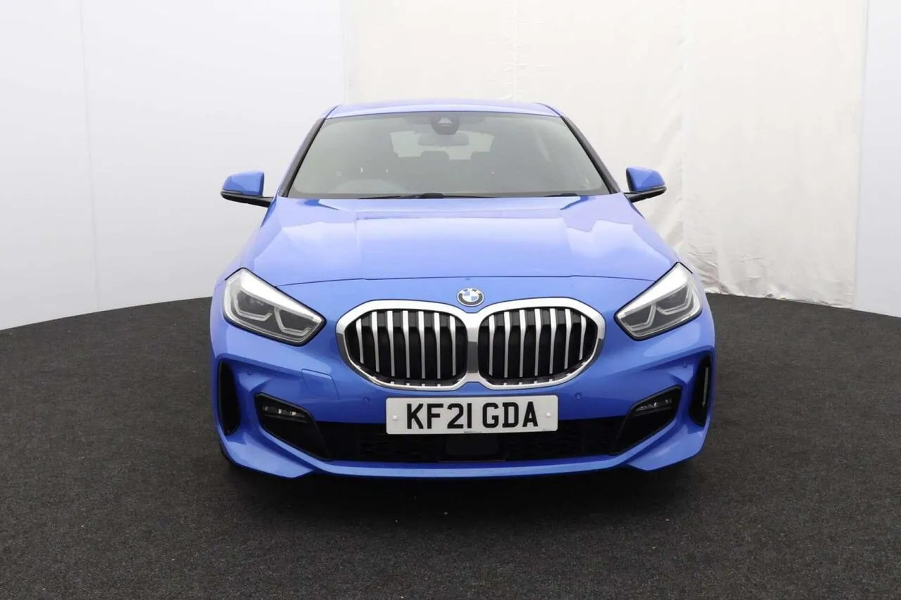 BMW 1 Series 2021 photo 2