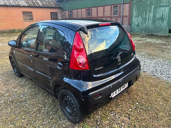 Peugeot 107 2011 photo 3