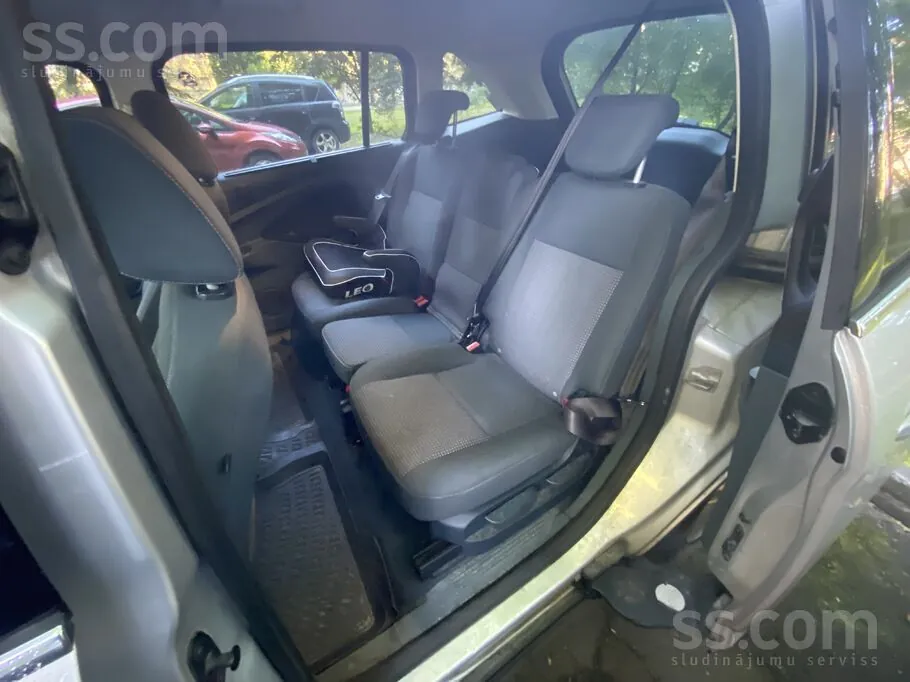 Ford C-Max 2015 photo 4