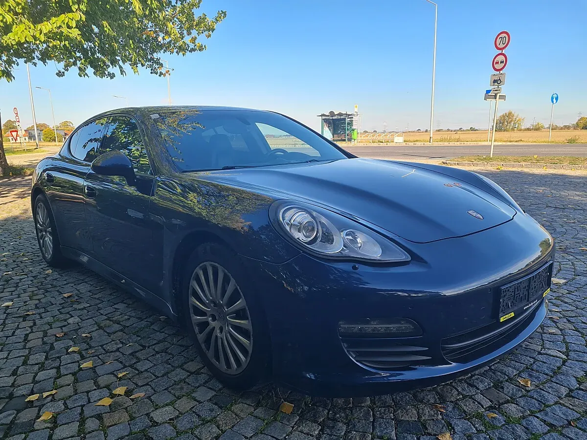 Porsche Panamera 2012 photo 2