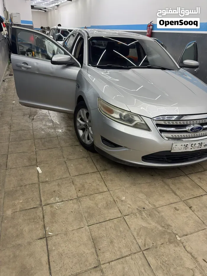 Ford Taurus 2011 photo 2