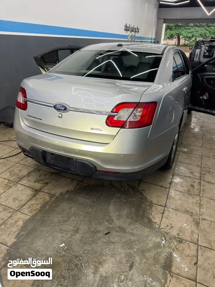 Ford Taurus 2011 photo 3
