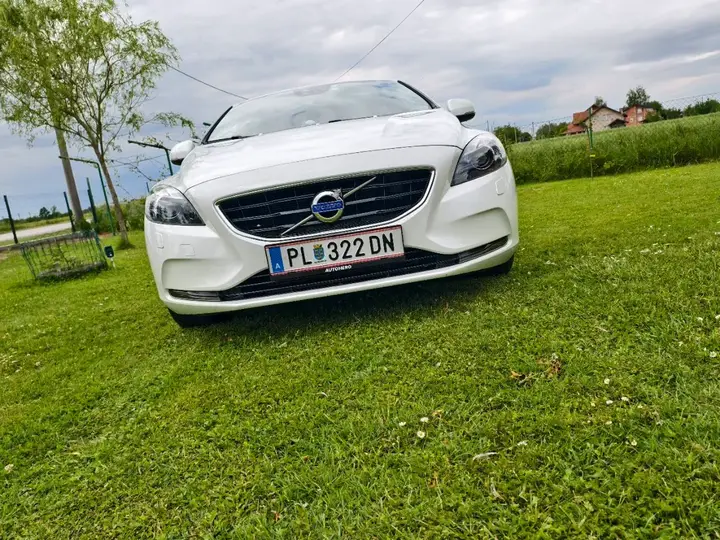 Volvo V40 2015 photo 2