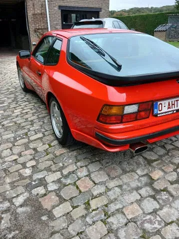 Porsche 944