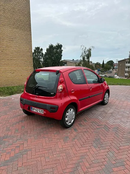Peugeot 107 2006 photo 4