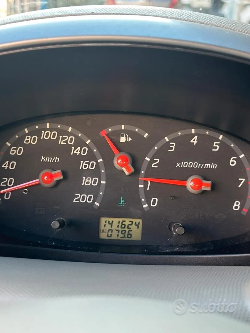 Nissan Micra 2005 photo 5