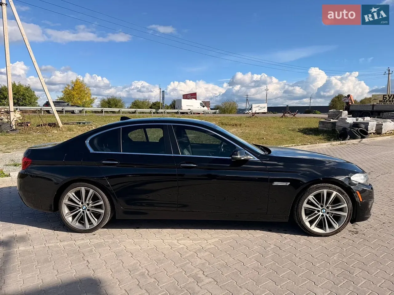 BMW 5 Series 2015 photo 2