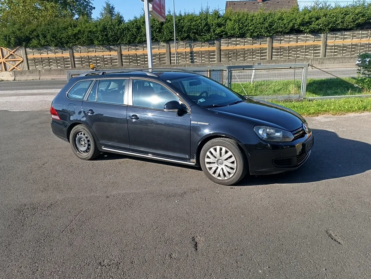 Volkswagen Golf 2010 photo 2