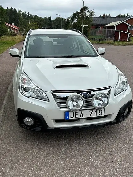 Subaru Outback 2013 photo 2