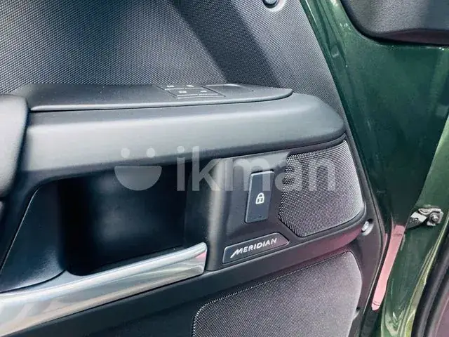 Land Rover Defender 2026 photo 4