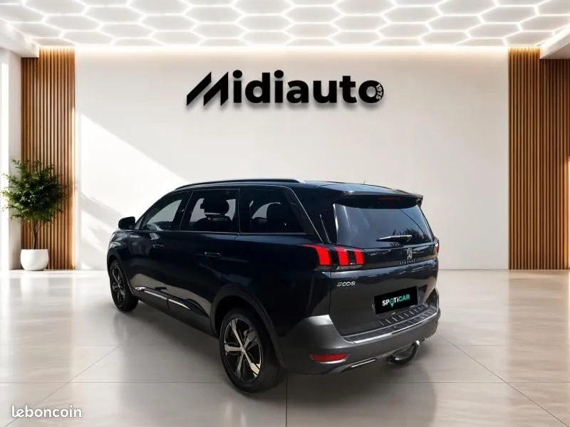Peugeot 5008 2020 photo 3