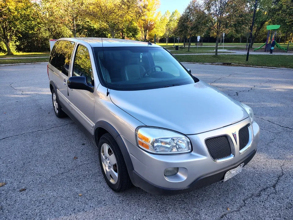 Pontiac Montana 2009 photo 2