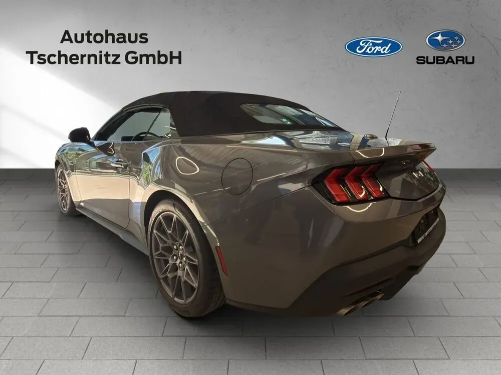 Ford Mustang photo 3