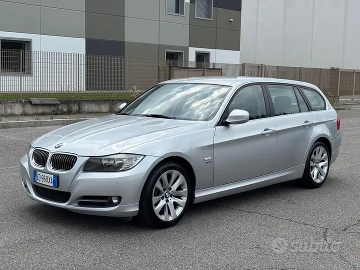 BMW 325I 2010 photo 4