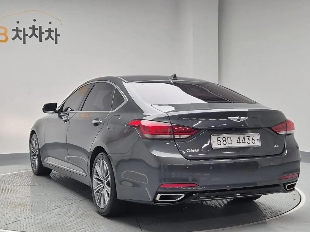 Genesis G80 2017 photo 2