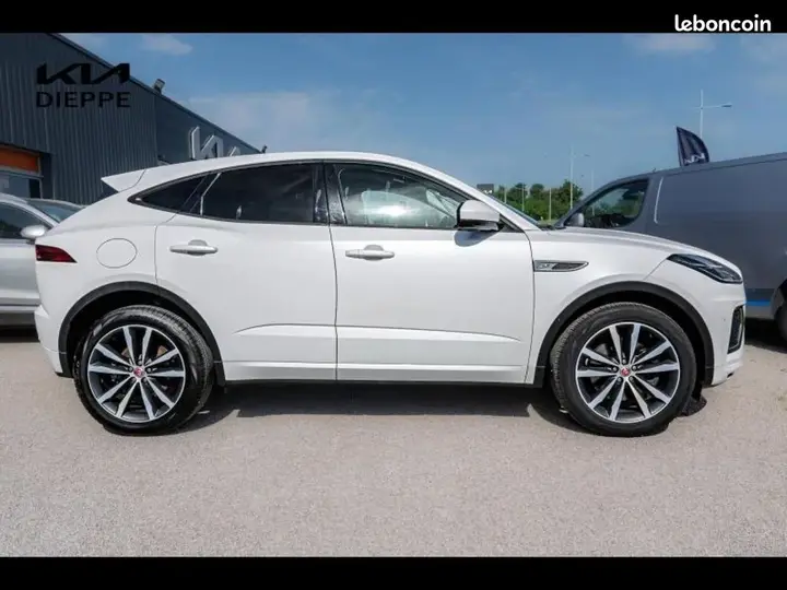 Jaguar E-Pace 2022 photo 2