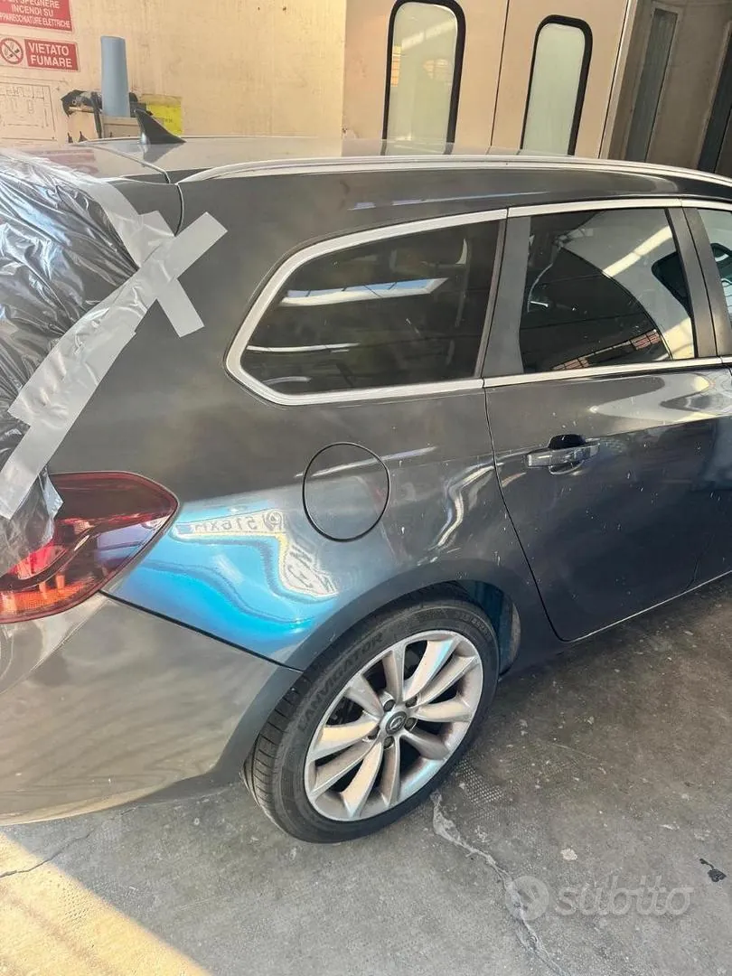 Opel Astra 2011 photo 3