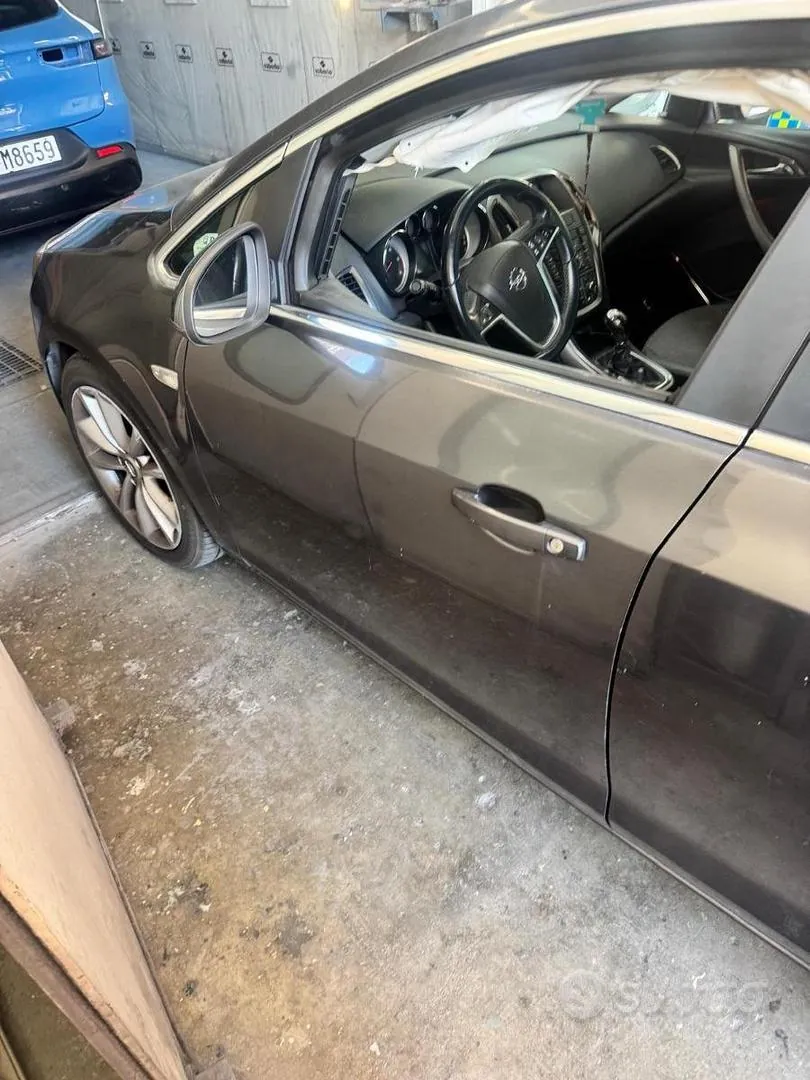 Opel Astra 2011 photo 5