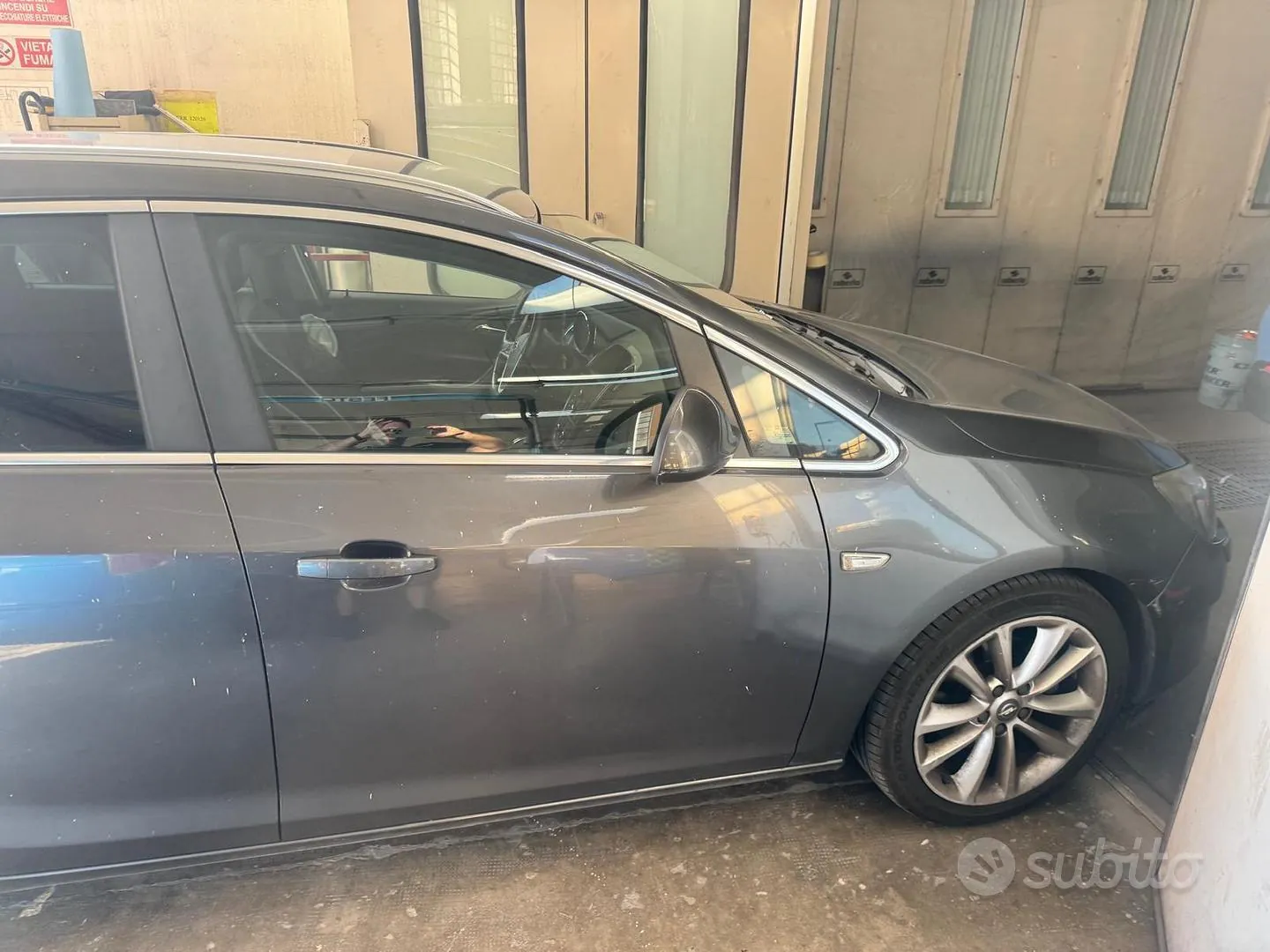 Opel Astra 2011 photo 2