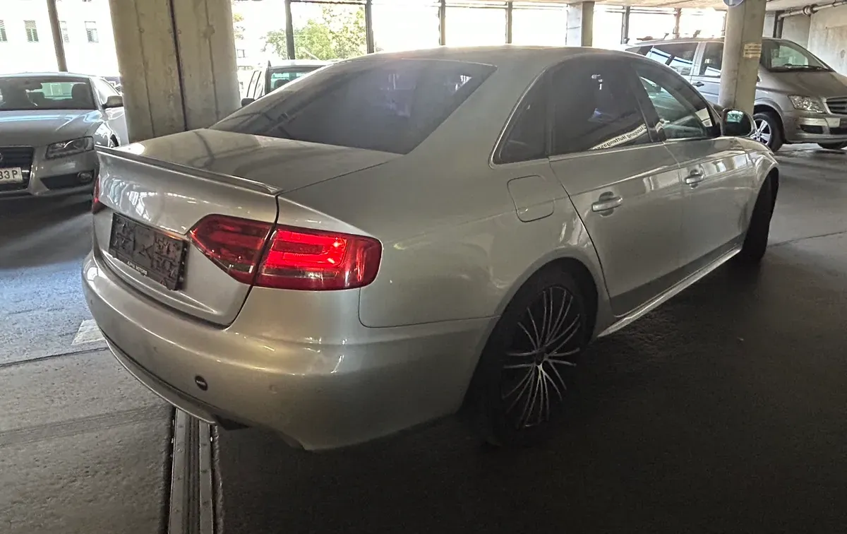 Audi A4 2008 photo 2