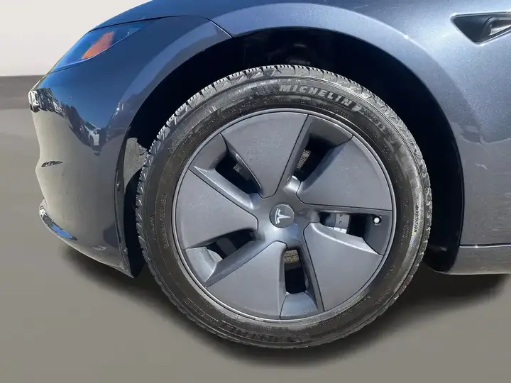 Tesla Model 3 2024 photo 3