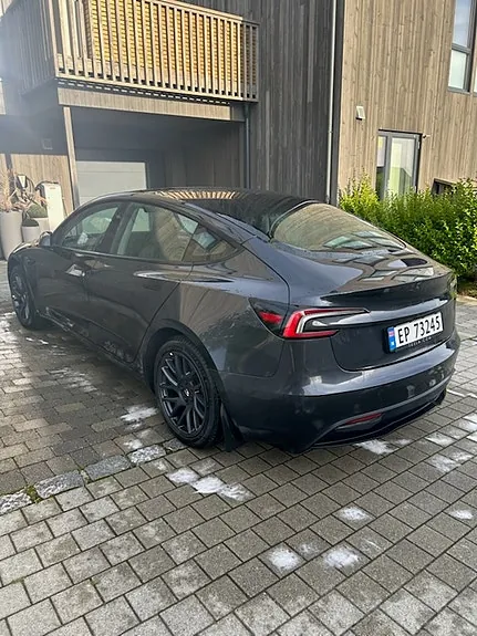 Tesla Model 3 2026 photo 2