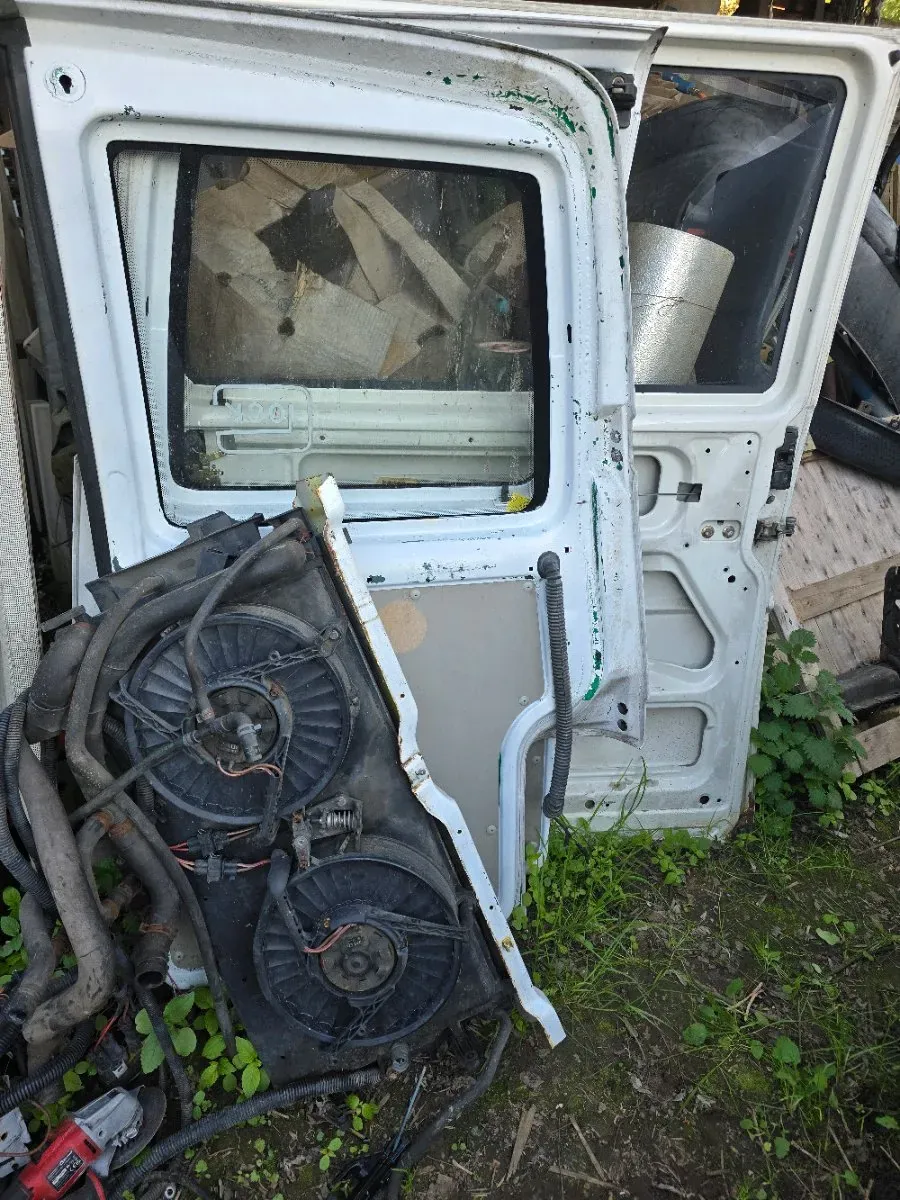 Volkswagen T4 2000 photo 2