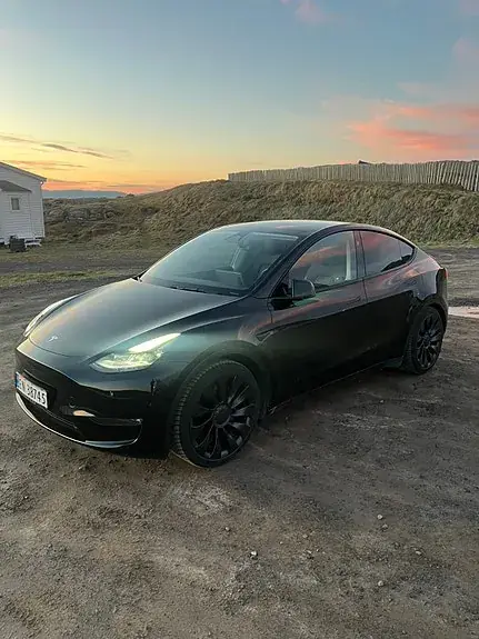 Tesla Model Y 2025 photo 3