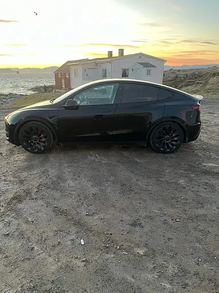 Tesla Model Y 2025 photo 4