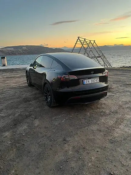 Tesla Model Y 2025 photo 5