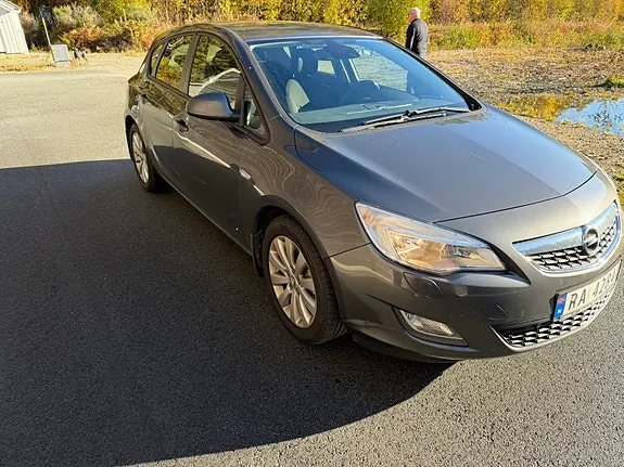 Opel Astra 2011 photo 4