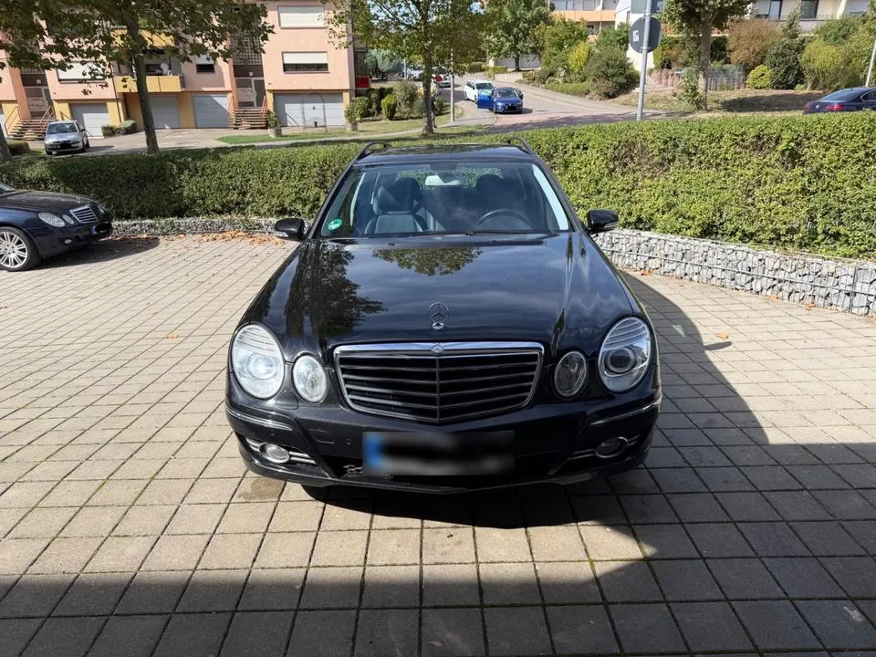 Mercedes-Benz W211