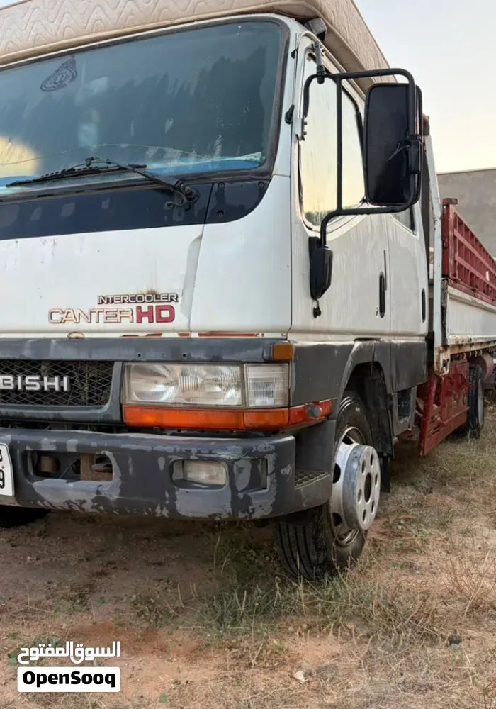 Mitsubishi Canter 2004 photo 2