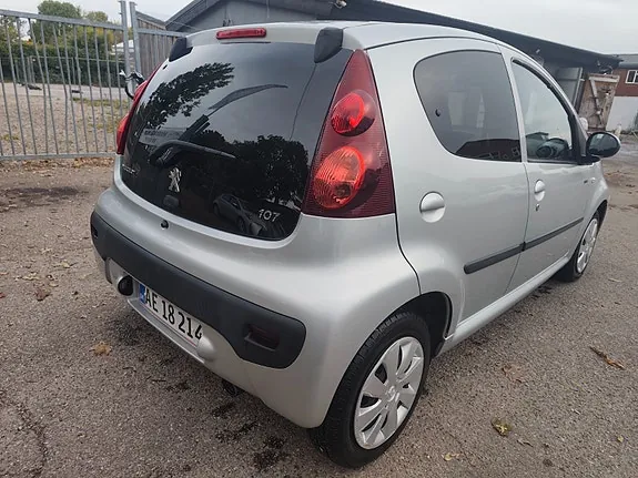 Peugeot 107 2013 photo 4