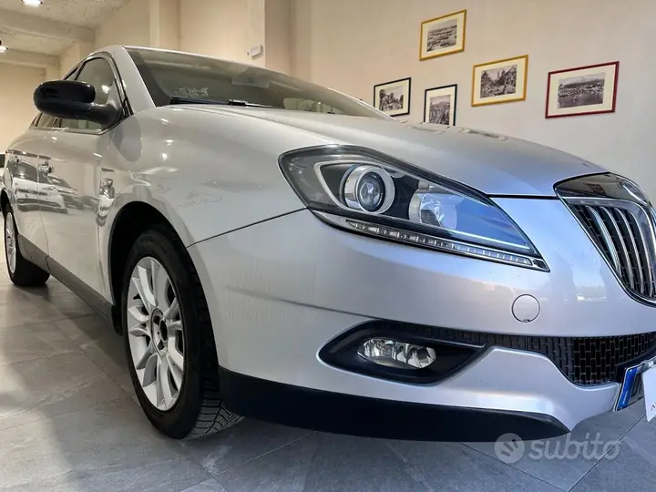 Lancia Delta 2010 photo 2