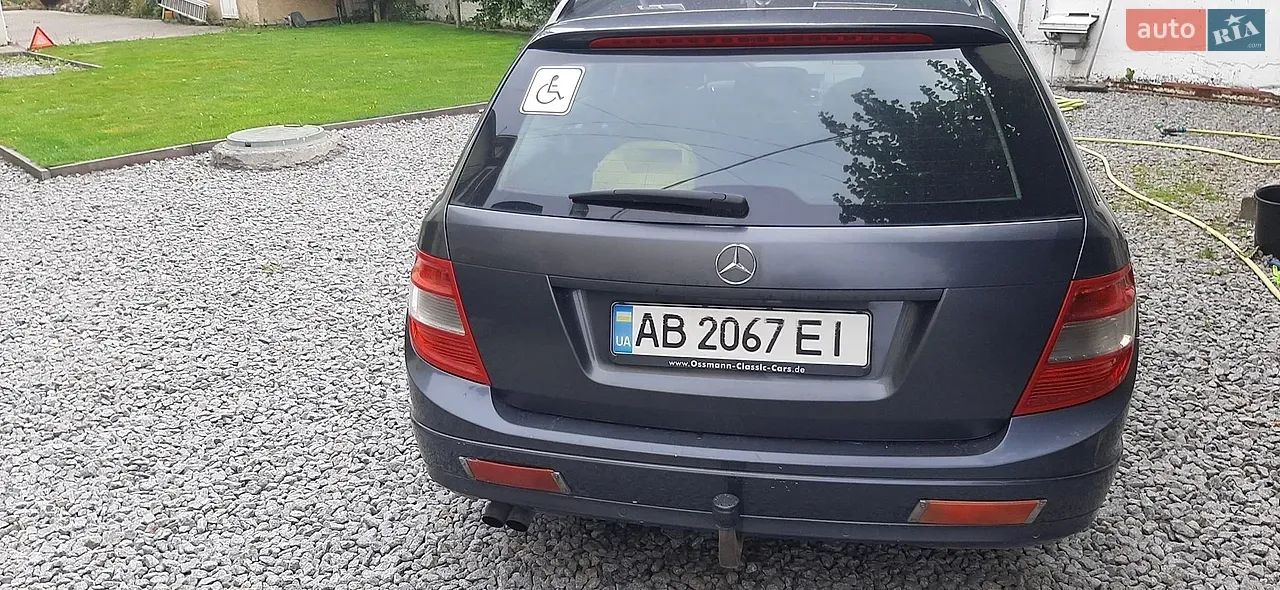 Mercedes-Benz C-Class 2010 photo 2