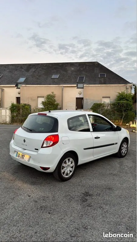Renault Clio 2014 photo 2
