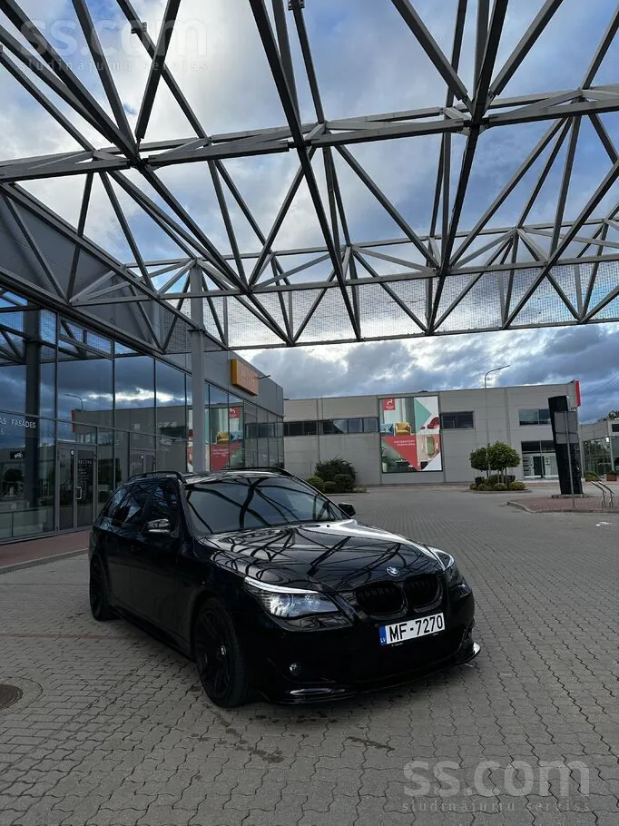 BMW 525 2010 photo 2