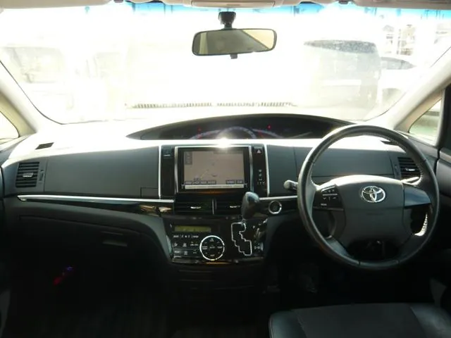Toyota Estima 2014 photo 2
