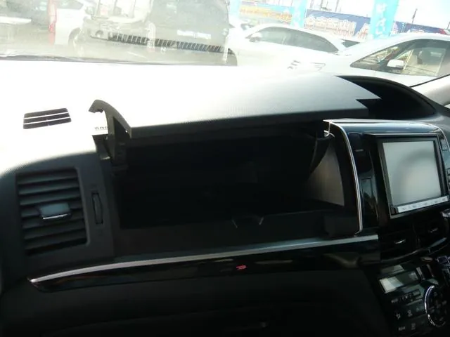 Toyota Estima 2014 photo 5