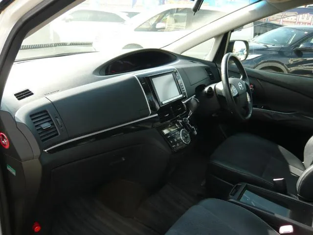 Toyota Estima 2014 photo 3