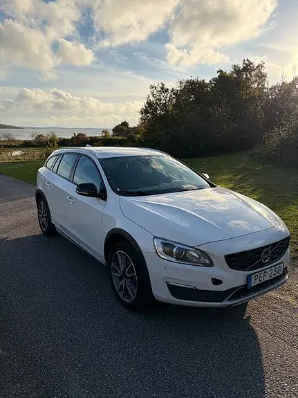Volvo V60 Cross Country 2017 photo 2