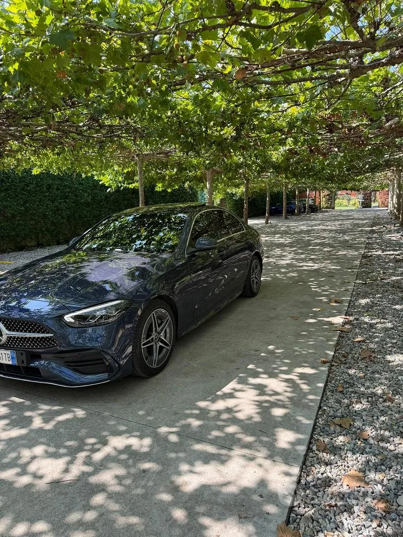 Mercedes-Benz C300 2025 photo 2