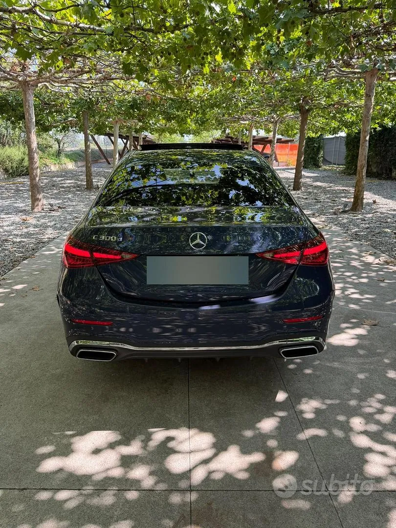Mercedes-Benz C300 2025 photo 4