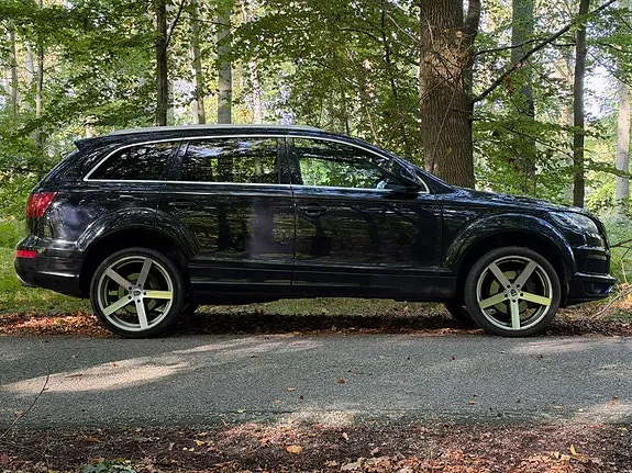 Audi Q7 2010 photo 4