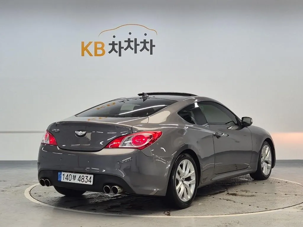 Hyundai Genesis 2012 photo 3