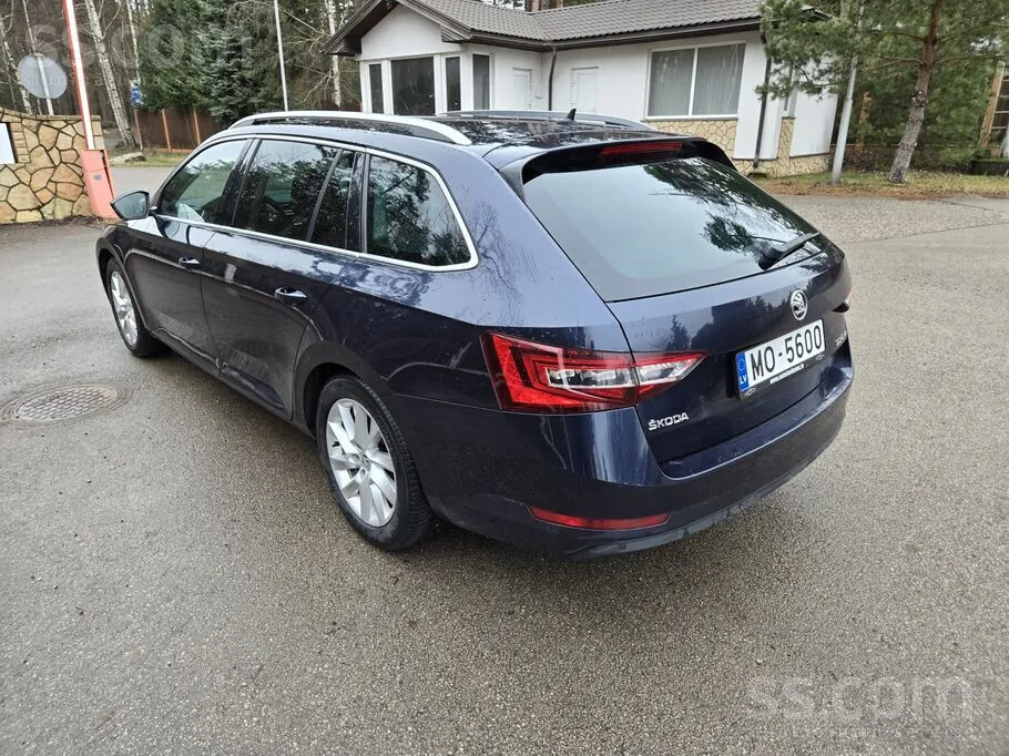 Skoda Superb 2018 photo 5