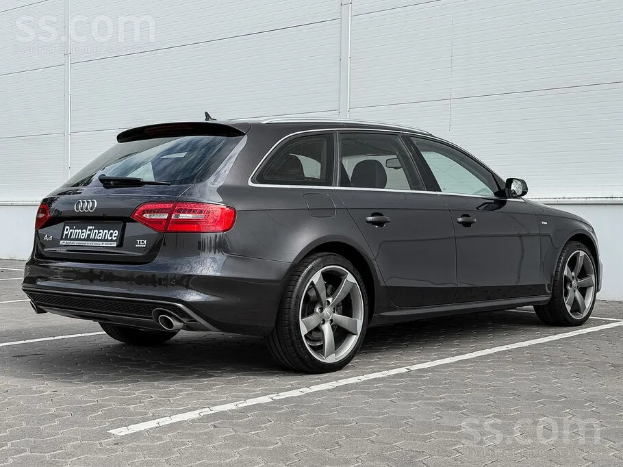 Audi A4 2012 photo 2