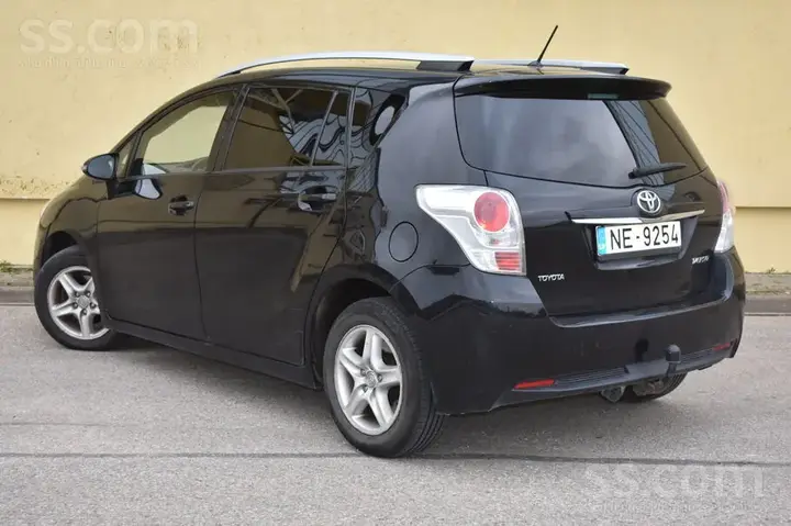 Toyota Verso 2014 photo 2