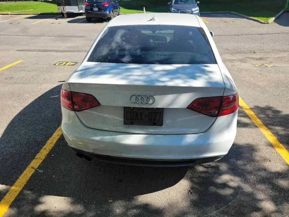 Audi A4 2010 photo 2